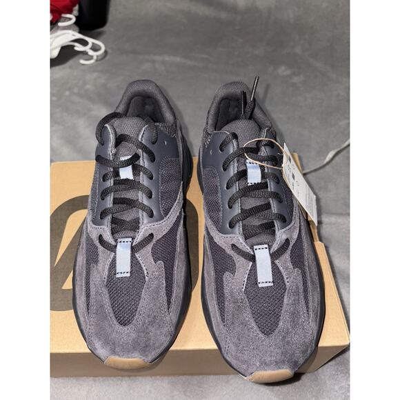 Yeezy Boost 700 \'Utility Black\' 2023 main image 6